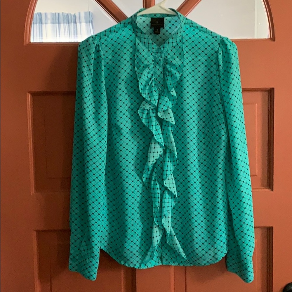Long sleeve dress top, button up collar.